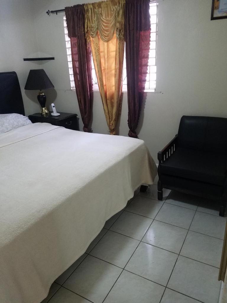 Oaklands Apartment Two Bedroom Kingston Ngoại thất bức ảnh