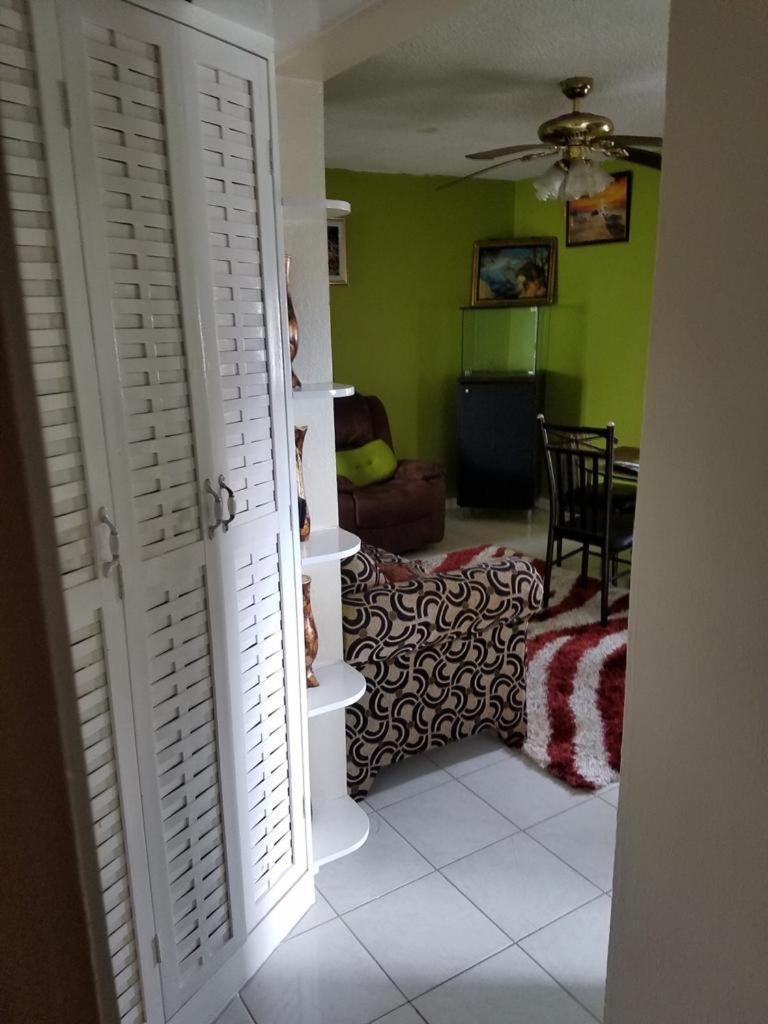 Oaklands Apartment Two Bedroom Kingston Ngoại thất bức ảnh